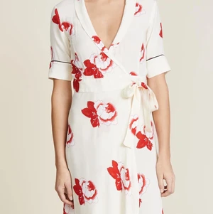 Ganni dress  - Ganni White Harley Crepe Dress Storlek: 34 Material: viscose crepe Skick: Använd men i bra skick
