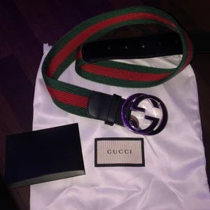 Guccibälte strkl 80 - Guccibälte i storlek 80 i bra skick. Påse, kvitto osv finns kvar. Nypris var då 2850, idag kostar den 4950kr. Vid frågor IG @realmiski