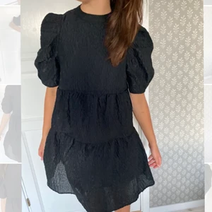 Svart festklänning  - Säljer den populära o slutsålda klänningen från ginatricot i storlek Xs. Passar även någon med större storlek. Helt oanvänd med alla lappar kvar. Köparen står för frakt o kom gärna med prisförslag vid intresse❤️ säljer även en likande 