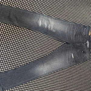 Dondup jeans - Säljer mina supersnygga dondup jeans, då de inte kommer till någon användning! Gråa lite slitna jeans. Storlek 30! Hoppas någon har användning för dem! (Använd ej köp nu knappen)
