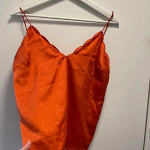 Topp - fest - En festtopp från bikbok. Storlek S