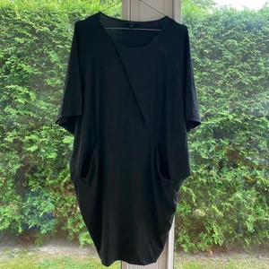 Klänning Cos - Klänning med fickor 