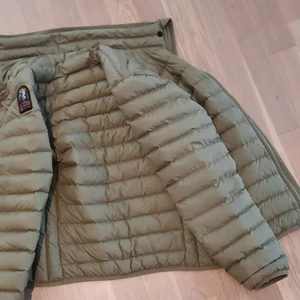 En parajumpers dunjacka storlek youth medium - En parajumpers dunjacka som ny 