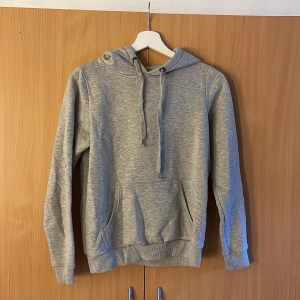 Hoodie  - Grå Hoodie ifrån Ullared stl xs 