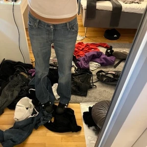 Low waisted jeans - Skit dåliga bilder pgr av skickat från en annan mobil pgr av min kamera är trasig!! Be om för tydliga bilder! 