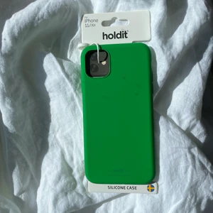 Holdit mobilskal - Säljer ett oanvänd holdit skal i silikon som passar iPhone 11 OCH XR 💚💚 helt nytt men känner jag inte kommer få användning för det💚 bara att skriva vid frågor!