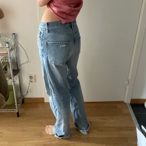 Lowrise jeans - Säljer mina lowrised zara jeans från förra året, storlek 36, jag är 173 cm 💕😊✌🏼