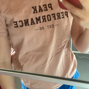 Peaktshirt - Rosa aktig t-shirt från peak, aldrig använd vet inte hur mke jag köpte för