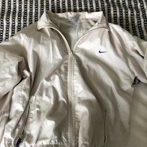 Nike vind jacka - Oversised Nike vindjacka, kollar frakt om du är intresserad KÖP EJ NU!