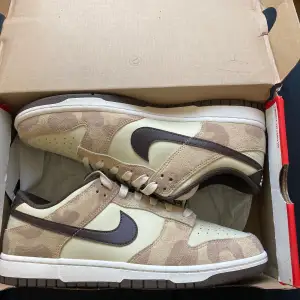 A brand new pair of nike dunks in size  11us / 45 eu. Condition 10/10 with no flaws (broken box) Dm me if you have any question 