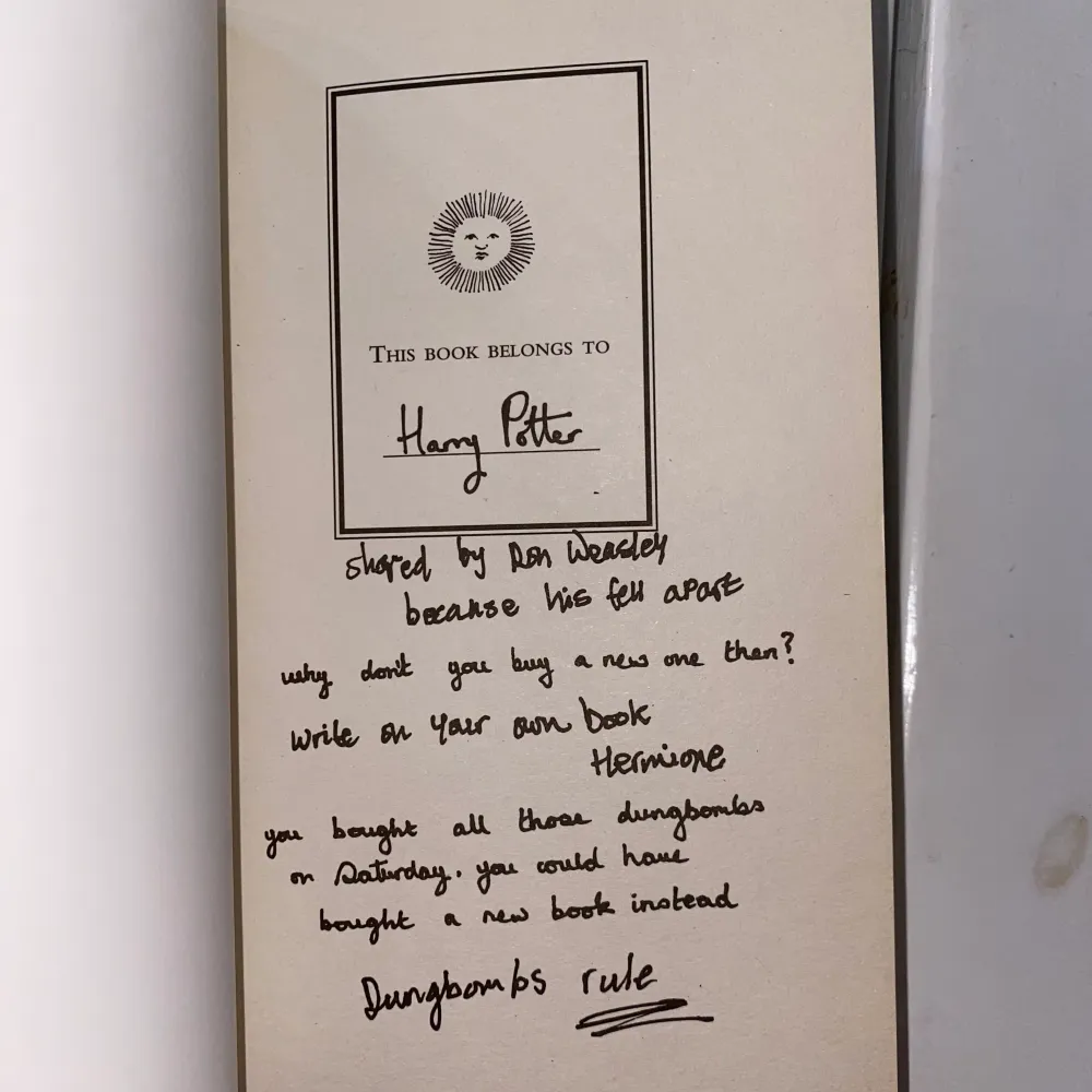 Exklusiva Harry Potter läroböcker från Hogwarts ”Fantastic Beasts and where to find them” & ”Quidditch through the ages” Skrivna av JK Rowling  199/st Paketpris: 379. Övrigt.