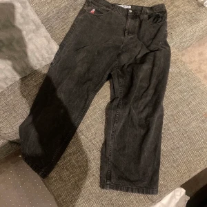 Polar big boy jeans svart Large  - Använda men välidigt bra skick 1200-1400 nya  Postar hela Sverige och möts upp i centrala Helsingborg.