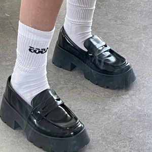 Asos loafers  - Loafers från Asos. Aldrig använda så i nyskick! Wide passform 