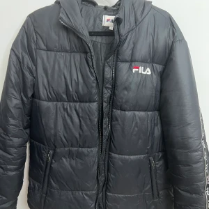 FILA jacka - En FILA jacka i storlek s.