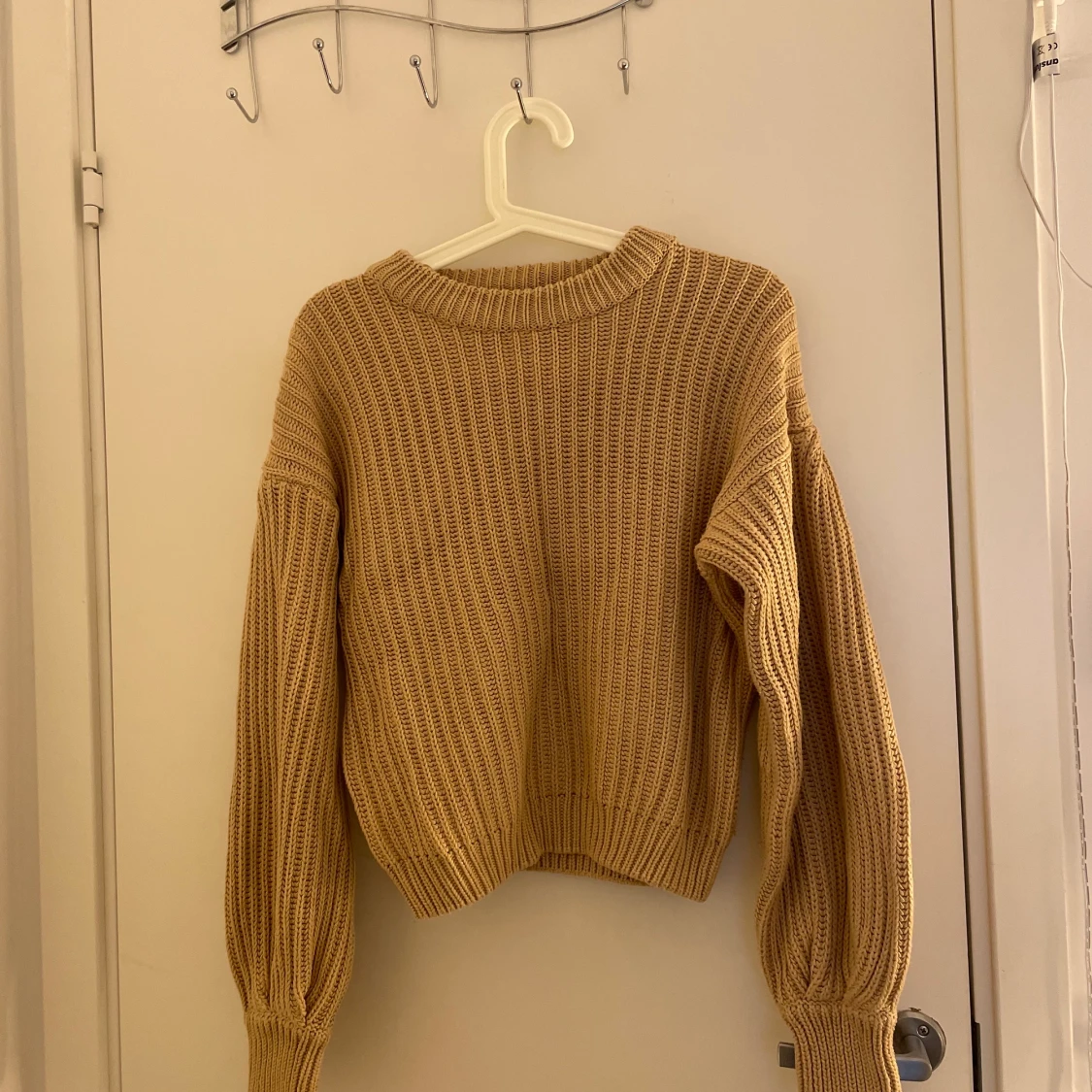 Beige stickadtröja - 91