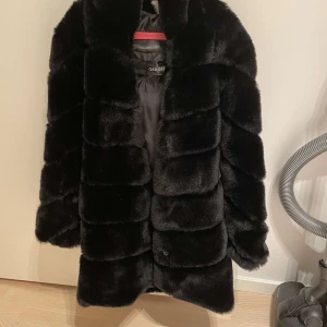 Garoff jacka - Helt oanvänd garoff jacka som jag säljer för 400 kr. Storlek: M men funkar på en S också (är själv en S) 