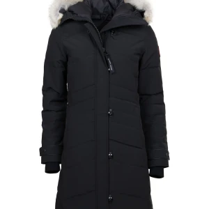 Canada goose loretta parka - Intressekoll på mina välskötta canada goose jacka. Den är såklart äkta och är i jätte fint skick.Jackan är i storlek 2xs och är figursydd jag vill köpa en ny jacka därav vill jag sälja den. Inga bud under 7000kr 