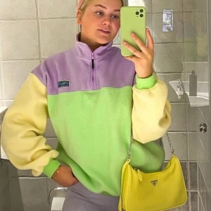 Fleece - Fleece från junkyard, sparsamt använd. Kontakta för mer info/bilder! Priset kan diskuteras!💓