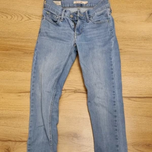 Levis jeans - Levis jeans i nyskick, 24×32 super skinny. Nästintill oanvända. 