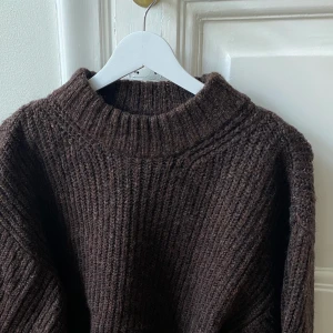 Brun stickad tröja - Från ginatricot storlek XS. Bra skick. 