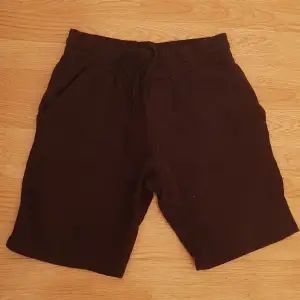 Säljer svarta shorts i perfekt skick för 59kr.