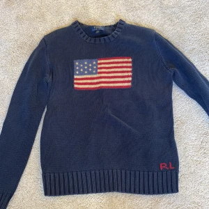 Ralph lauren tröja. - Intresse koll på min Ralph lauren tröja, kommer tyvärr inte till användning men väldigt fin. Barnstorlek xl men är som en s på mig.