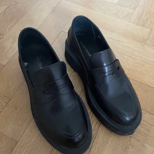 Agnes Cecilia Loafers i skinn- Nyskick! - Säljer mina Agnes Cecilia loafers eftersom de är lite för små för mig. Har bara använt ett par gånger!💜