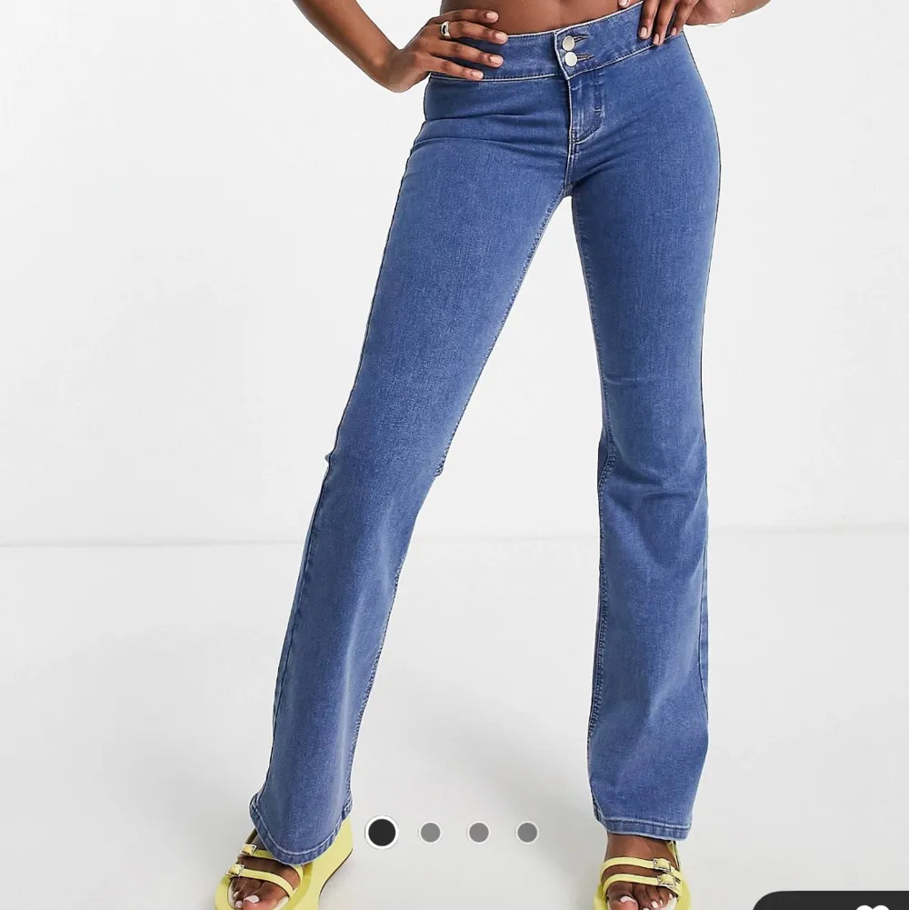 Asos lågmidjade jeans! aldrig använt endast provat! Var för små för mig, storlek W25 L30💕. Jeans & Byxor.