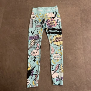 Träningsbyxor  - Säljer dessa ljusblåa strongers för 150+39kr frakt. Har haft i ungefär ett år men fortfarande i bra skick. 