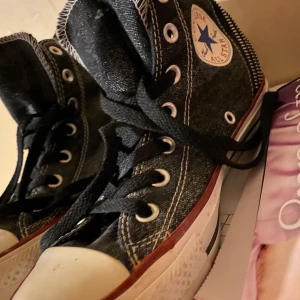 Convers - Knappt använda, jätte fina 