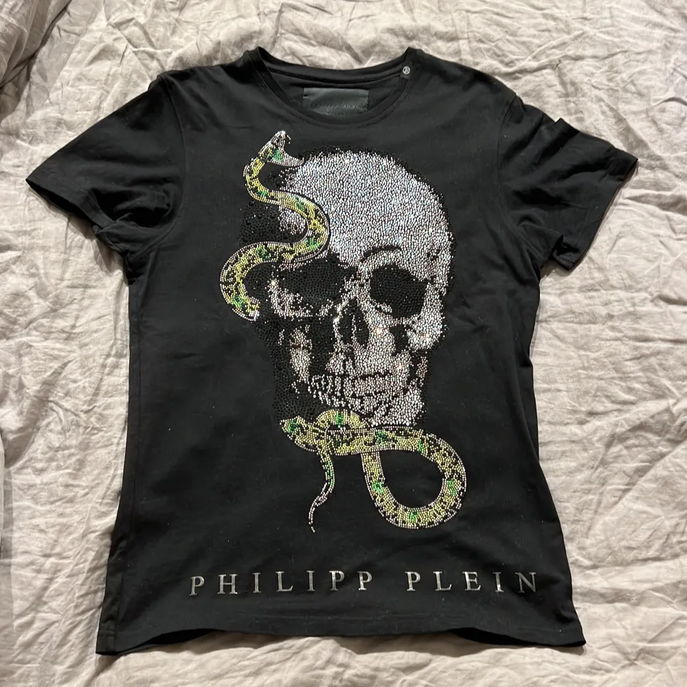 Philipp Plein T-shirt i storlek S. Endast använd 2 gånger.. T-shirts.