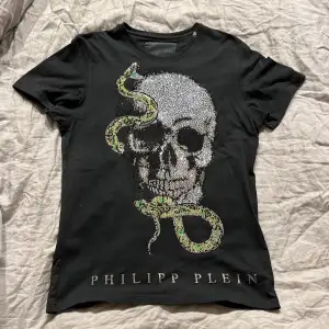 Philipp Plein T-shirt i storlek S. Endast använd 2 gånger.