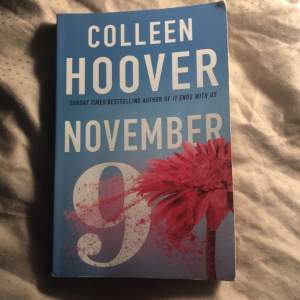 Jag säljer november 9 av colleen hoover, väldigt bra bok och även känd o populär på tik tok! Sättet colleen hoover skriver på är jättebra och jag tycker verkligen att detta är en bok värd att läsa ☺️ hör av er om ni är intresserade, köparen står för frakt!