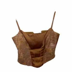 Paketpris - Två toppar som köps som ett paket 