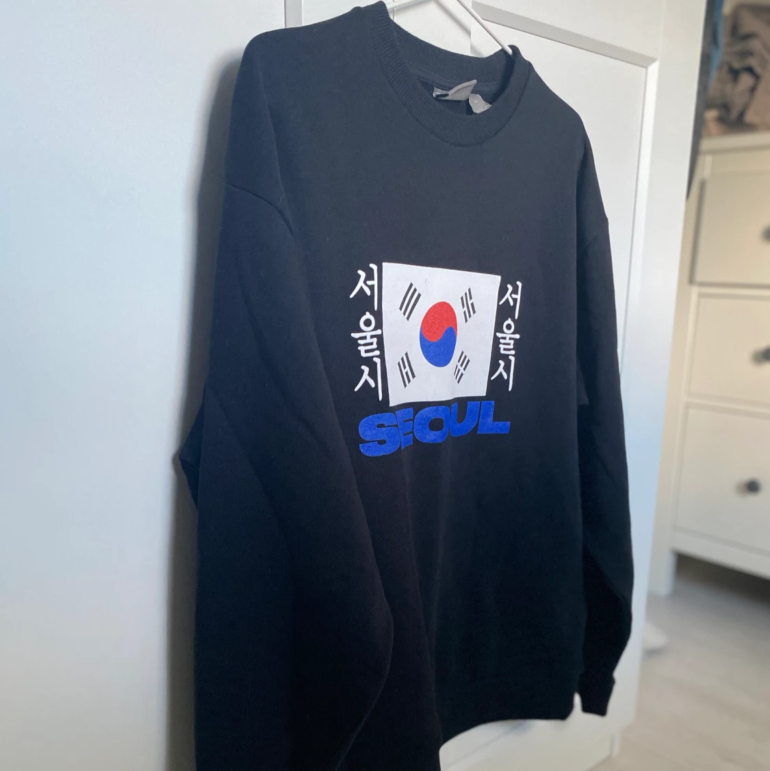 Oversized sweatshirt med ”Seoul”-tryck