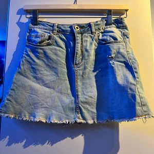 Jeans kjol - Skriv priv för intresse