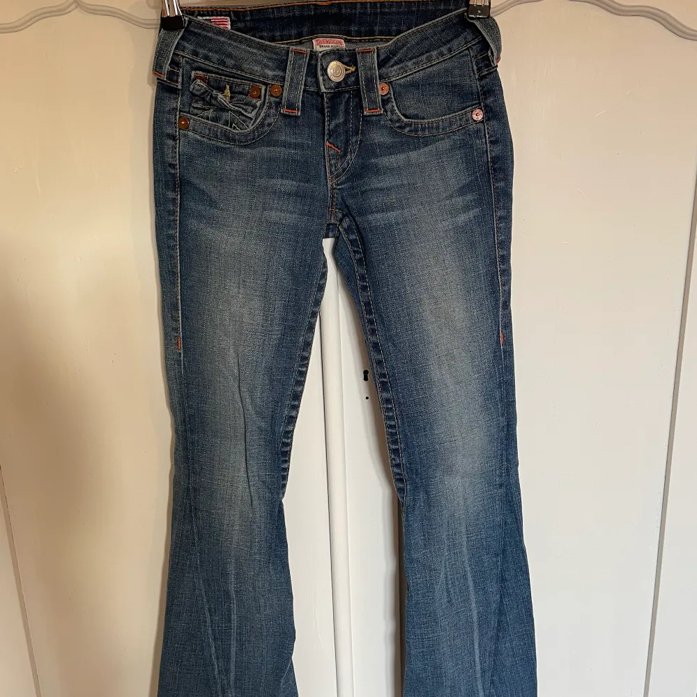 true religion jeans i strl 24💗fint skick! skriv för fler bilder. jag är 160. Jeans & Byxor.