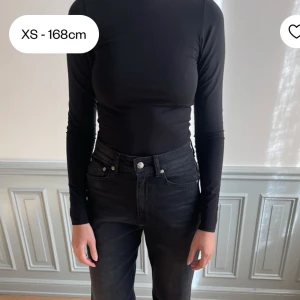 Daily long sleeve top black - Daily long sleeve top black från djerf avenue🖤 Aldrig använd!