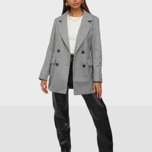 Kappa  - Super snygg blazer kappa köpt från Nelly, knappt använd så i nyskick