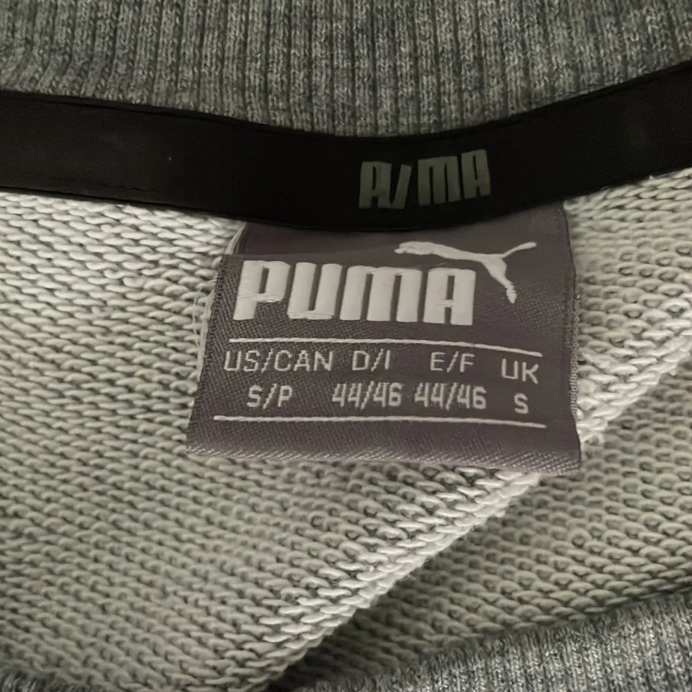  Vintage puma sweatshirt (grå) !Köparen står för frakten! . Tröjor & Koftor.