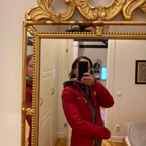 Dsquared dunjacka - Dsquard dunjacka, vintage, liten och tight. Trög i dragkedjan men funkar