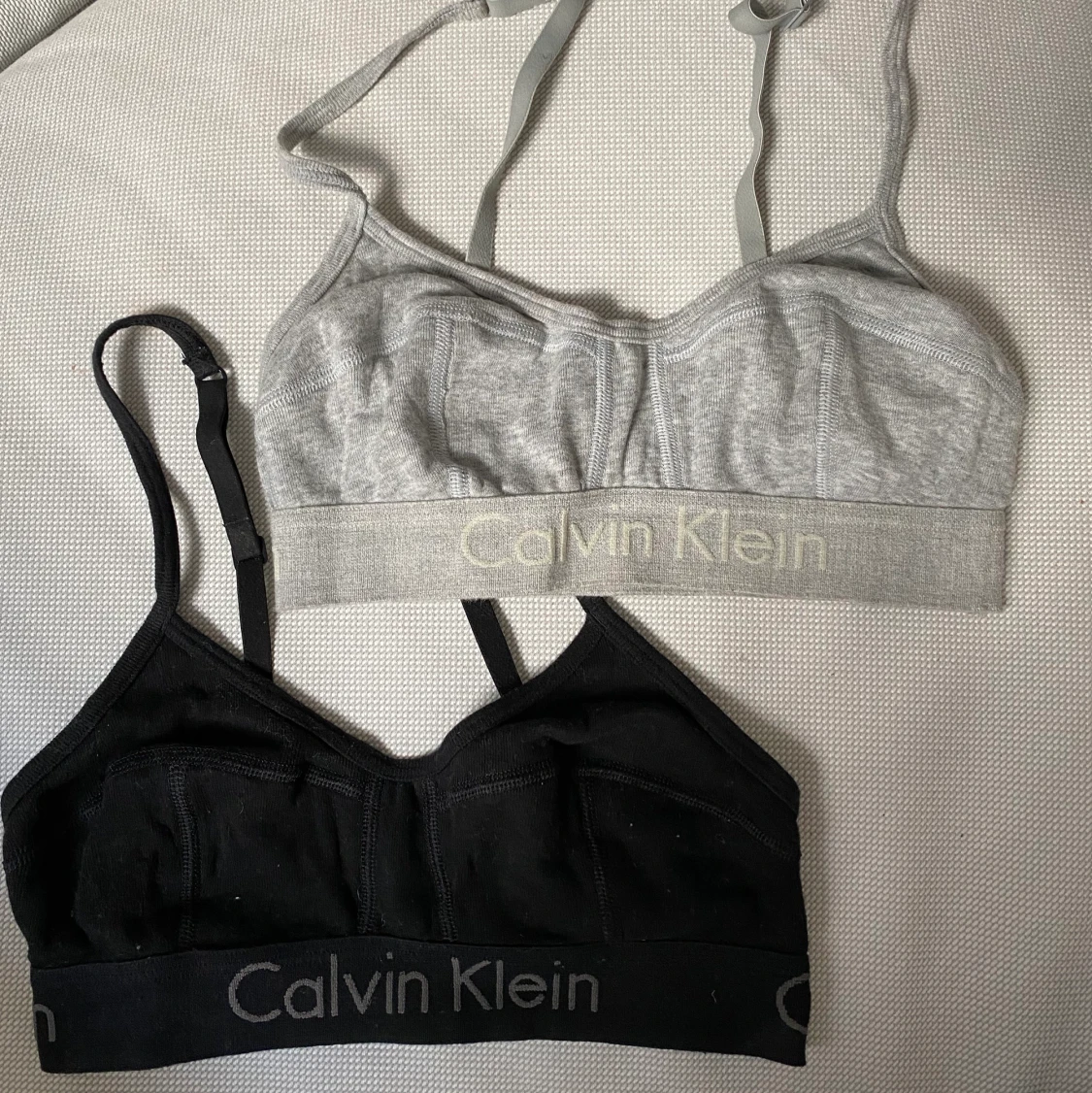 Calvin Klein toppar
