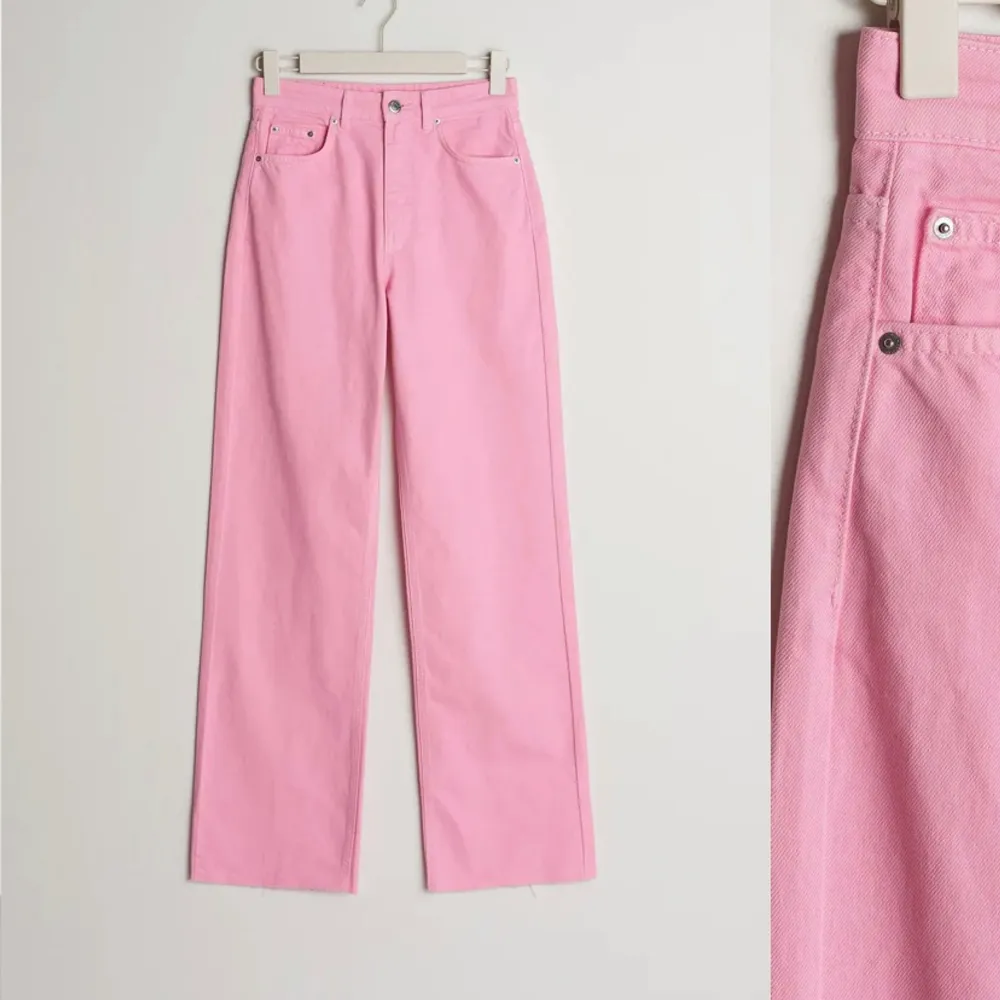 Säljer nu mina rosa jeans från Ginatricot. De är i mycket gott skick, och är endast använda en gång! . Jeans & Byxor.