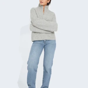 Slutsåld stickad tröja från bikbok! - Säljer denna ursnygga slutsålda tröjan från Bikbok! Aldrig ancönd, prislappen är kvar. Säljes pga köpte fel storlek 🫤🤍 Köparen står för frakt!