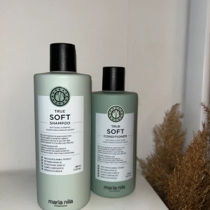 Maria Nila  - Schampoo & balsam från Maria Nilas true soft serie 🥰 Schampoot är endast testat medan balsamet är cirka 4/5 kvar 🥂säljes då jag bytte serie 💕