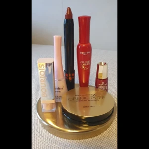Smink - 1st Blur the lines BOURJOIS 1st Volume Glamour BORJOIS 1st Marshma wow    BORJOIS 1St nagellack  1st IDUN Allt helt nytt och oöppnad 