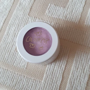 Colourpop Superchock Shadow Ultra-Glitter "Soul-cialize" - Sparsamt använd, se bilder. Frakt m frimärke & direkt swish till mig 13kr, välj ej Köp Nu isåfall. Samfraktar för minsta möjliga frakt kostnad för dig. Kontakta mig angående detta