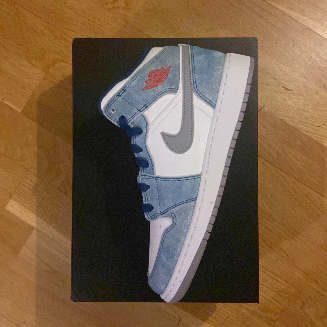 Jordan 1 mid french blue