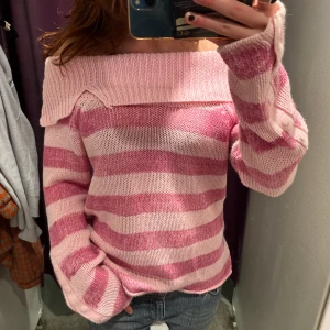 Stickad tröja!! - Säljer denna så fina tröja från Only i storlek L men den sitter snyggt overzised på mig som brukar ha S/M!!!