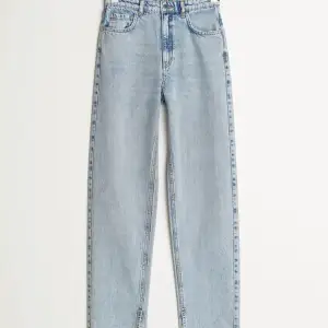 Jeans från Young Gina i stl 152 men de är stora i storleken ❤️ som nya!! Nypris: 400 kr 